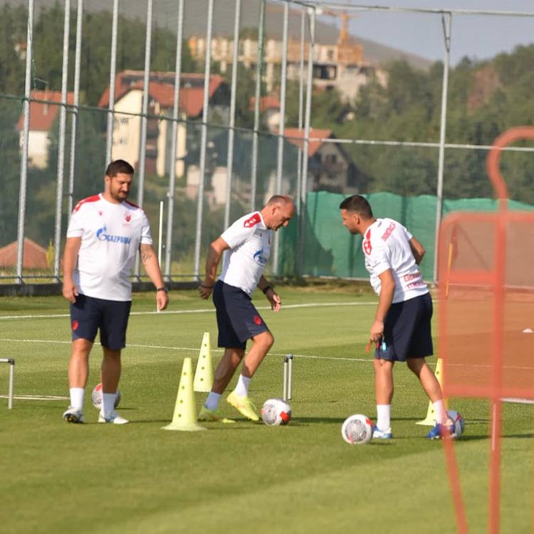 Отель Palisad | Тренировочные сборы футболистов FK Crvena zvezda на Zlatibor
